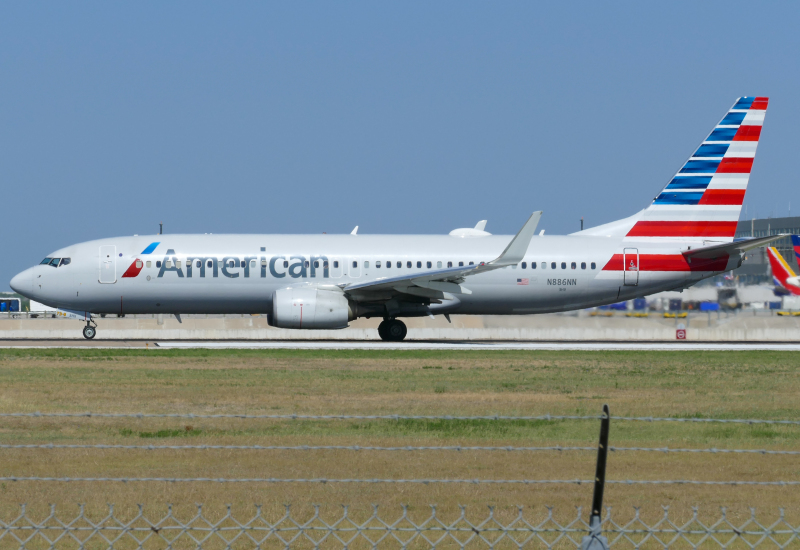 Photo of N886NN - American Airlines Boeing 737-800 at AUS on AeroXplorer Aviation Database