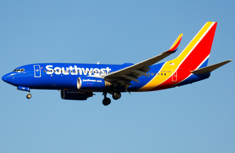 Photo of N566WN - Southwest Airlines Boeing 737-700 at PIT on AeroXplorer Aviation Database