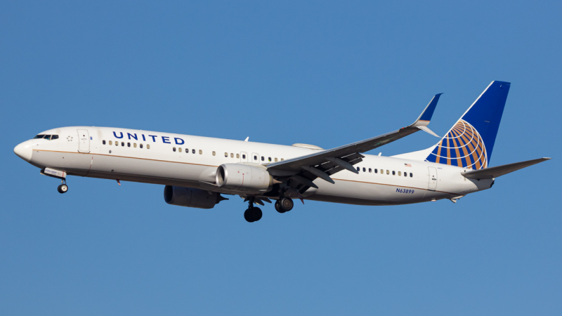 Photo of N63899 - United Airlines Boeing 737-800 at ORD on AeroXplorer Aviation Database