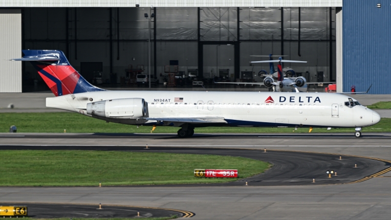 Photo of N934AT - Delta Airlines Boeing 717-200 at OKC on AeroXplorer Aviation Database