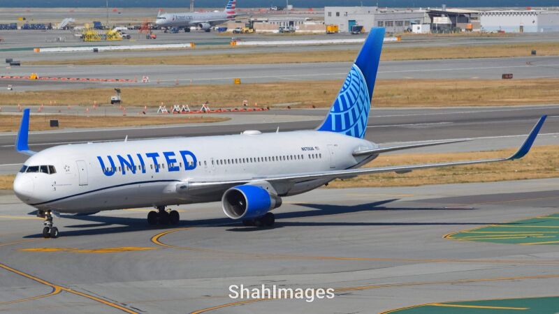 Photo of N670UA - United Airlines Boeing 767-300ER at Sfo on AeroXplorer Aviation Database