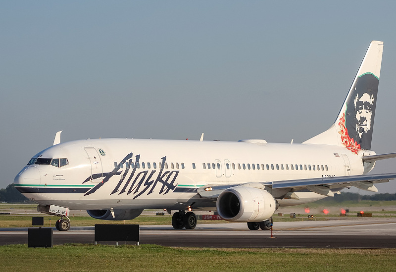 Photo of N532AS - Alaska Airlines Boeing 737-800 at MKE on AeroXplorer Aviation Database