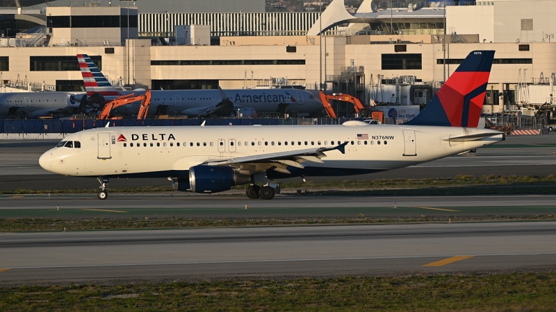 Photo of N376NW - Delta Airlines Airbus A320 at LAX on AeroXplorer Aviation Database