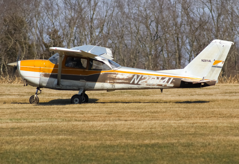 Photo of N2814L - PRIVATE  Cessna 172 at 40I on AeroXplorer Aviation Database