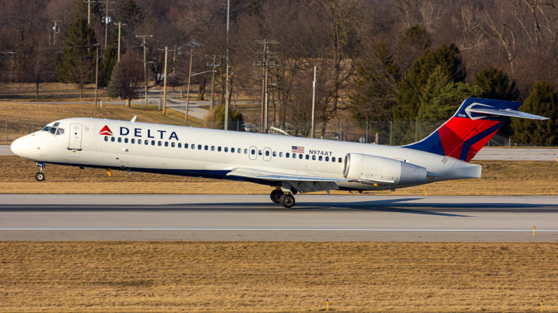 Photo of N974AT - Delta Airlines Boeing 717-200 at CMH on AeroXplorer Aviation Database