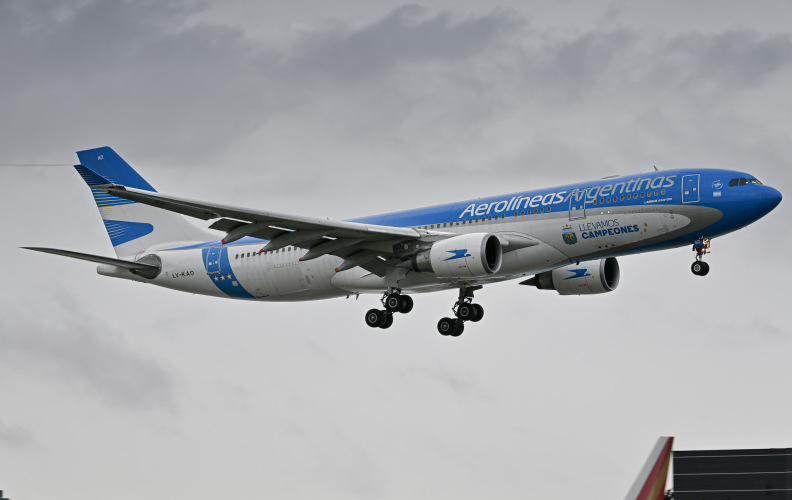 Photo of LV-KAO - Aerolineas Argentinas Airbus A330-200 at MIA on AeroXplorer Aviation Database