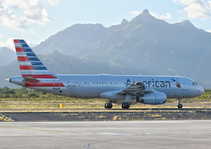 Photo of N679AW - American Airlines Airbus A320 at SJD on AeroXplorer Aviation Database