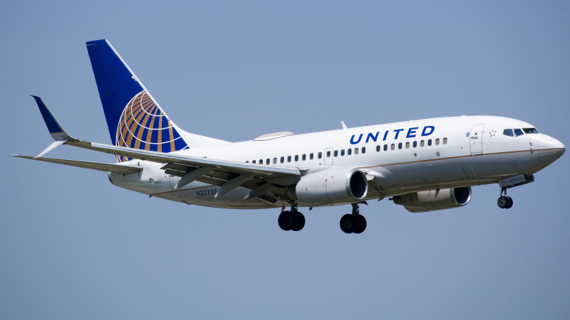Photo of N27722 - United Airlines Boeing 737-700 at ORD on AeroXplorer Aviation Database