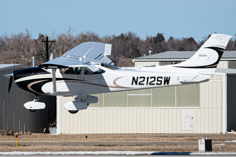 Photo of N212SW - PRIVATE Cessna 182 Skylane at LMO on AeroXplorer Aviation Database