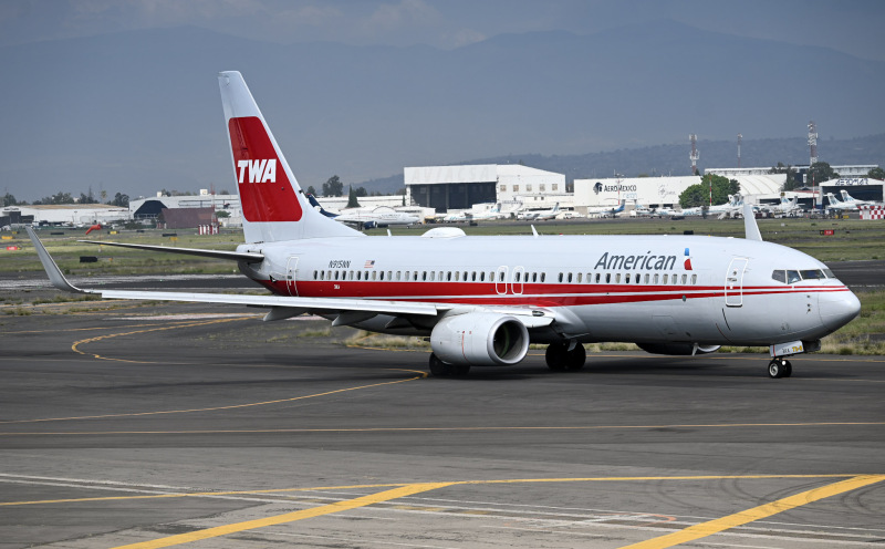 Photo of N915NN - American Airlines Boeing 737-800 at MEX on AeroXplorer Aviation Database