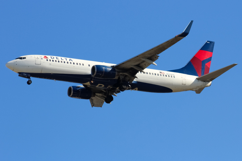 Photo of N3741S - Delta Airlines Boeing 737-800 at CVG on AeroXplorer Aviation Database