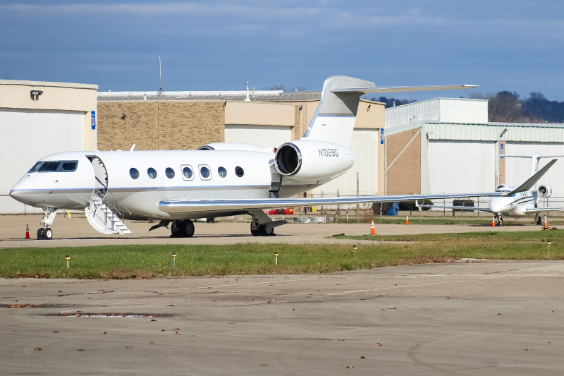 Photo of N102BG - PRIVATE  Gulfstream G600 at LUK on AeroXplorer Aviation Database