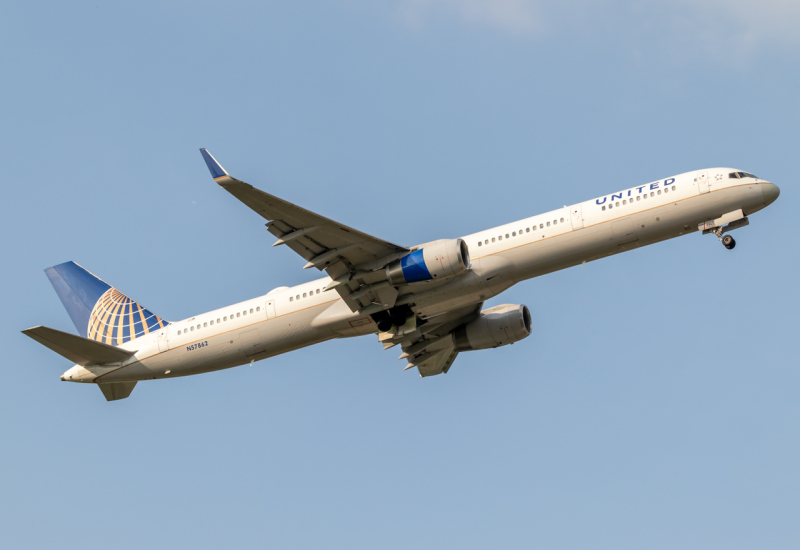 Photo of N57869 - United Airlines Boeing 757-300 at BWI on AeroXplorer Aviation Database