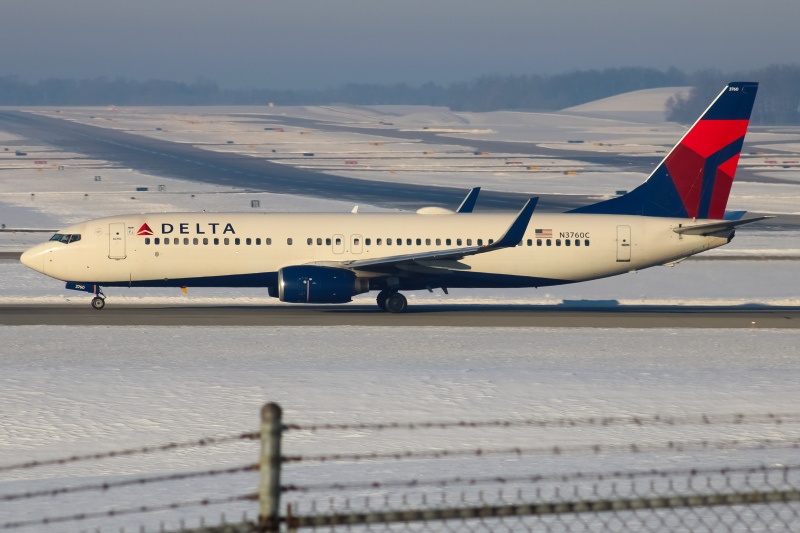 Photo of N3760C - Delta Airlines Boeing 737-800 at CVG on AeroXplorer Aviation Database