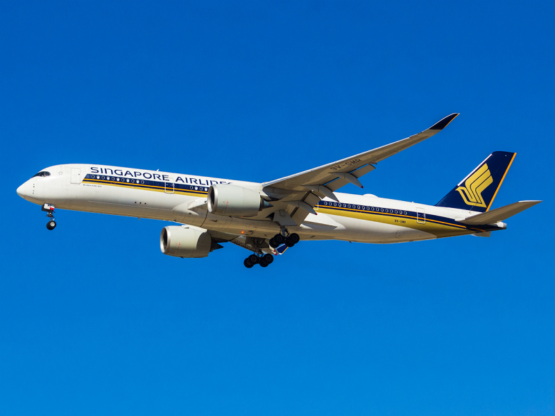 Photo of 9V-SMR - Singapore Airlines Airbus A350-900 at IAH on AeroXplorer Aviation Database