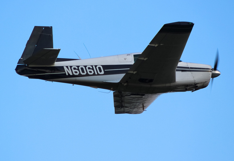 Photo of N6061Q - PRIVATE  Mooney M20E at I69 on AeroXplorer Aviation Database