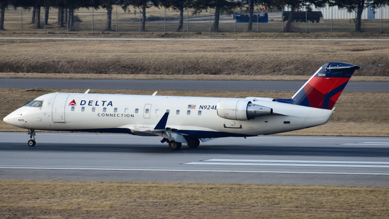 Photo of N924EV - Delta Connection Mitsubishi CRJ-200 at CMH on AeroXplorer Aviation Database