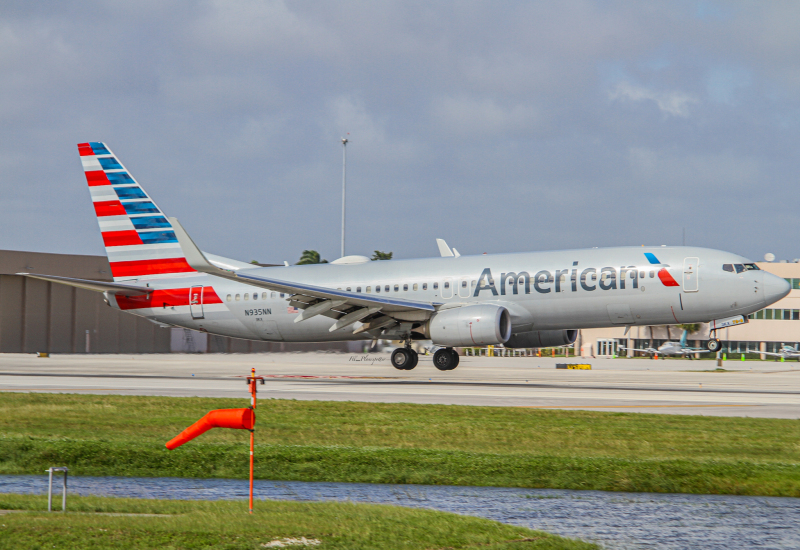 Photo of N935NN - American Airlines Boeing 737-800 at FLL on AeroXplorer Aviation Database