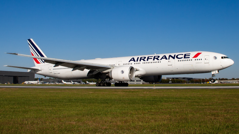 Photo of F-GSQI - Air France Boeing 777-300ER at IAD on AeroXplorer Aviation Database