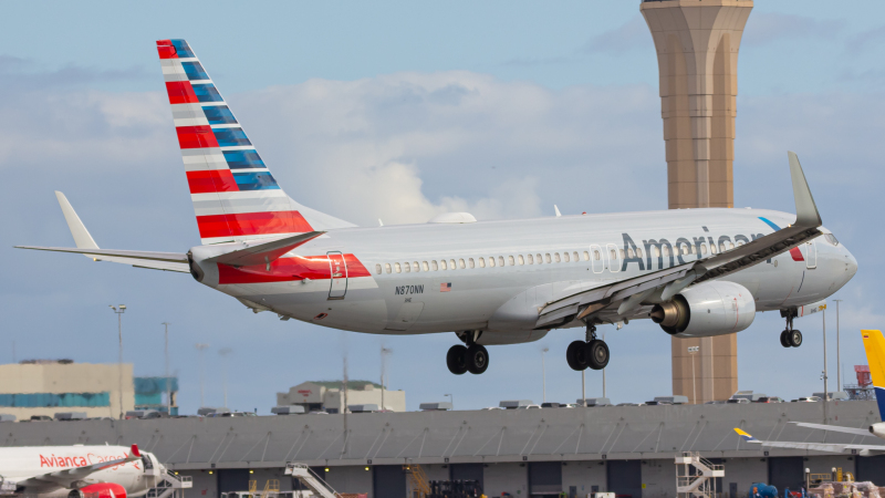 Photo of N870NN - American Airlines Boeing 737-800 at MIA on AeroXplorer Aviation Database