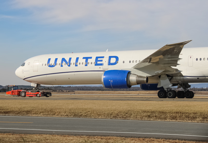 Photo of N68061 - United Airlines Boeing 767-400ER at IAD on AeroXplorer Aviation Database
