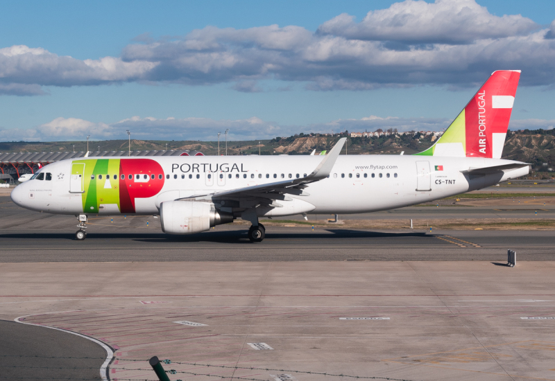 Photo of CS-TNT - TAP Air Portugal Airbus A320 at MAD on AeroXplorer Aviation Database