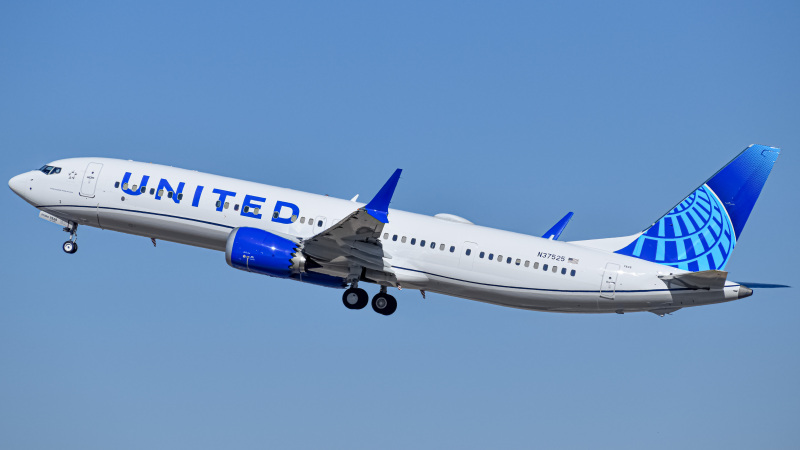 Photo of N37525 - United Airlines Boeing 737 MAX 9 at DEN on AeroXplorer Aviation Database