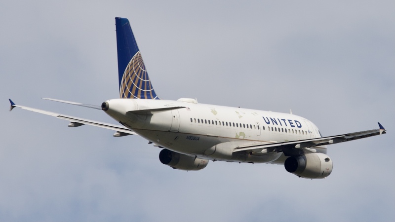 Photo of N828UA - United Airlines Airbus A319 at IAH on AeroXplorer Aviation Database