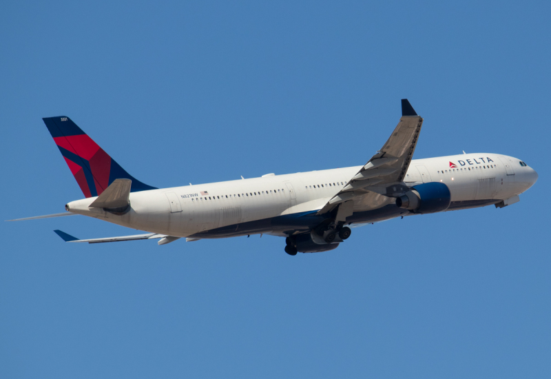 Photo of N821NW - Delta Airlines Airbus A330-300 at PHX on AeroXplorer Aviation Database