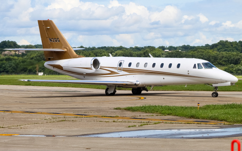 Photo of N2QG - PRIVATE Cessna 680 Citation Sovereign  at LUK on AeroXplorer Aviation Database