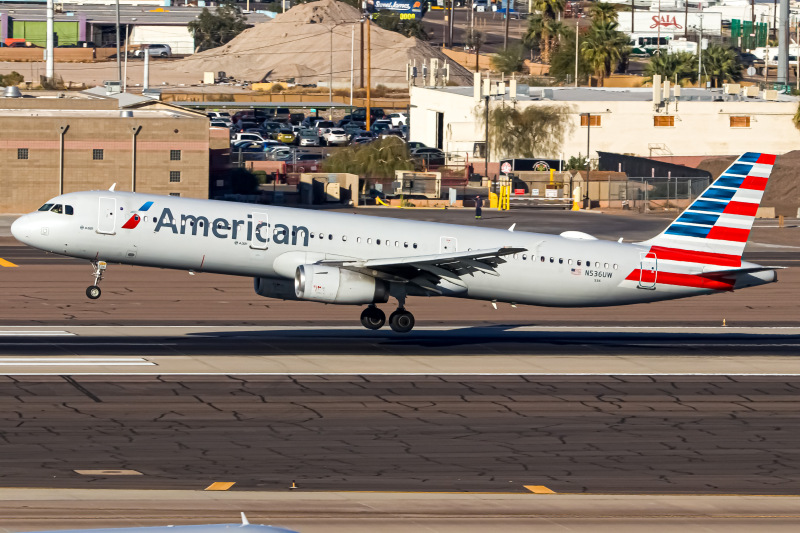 Photo of N536UW - American Airlines Airbus A321-200 at PHX on AeroXplorer Aviation Database