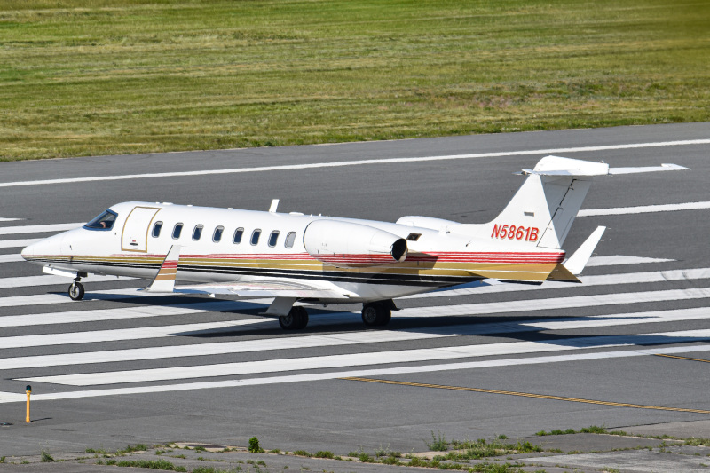 Photo of N5861B - PRIVATE Learjet 45 at BEDR on AeroXplorer Aviation Database