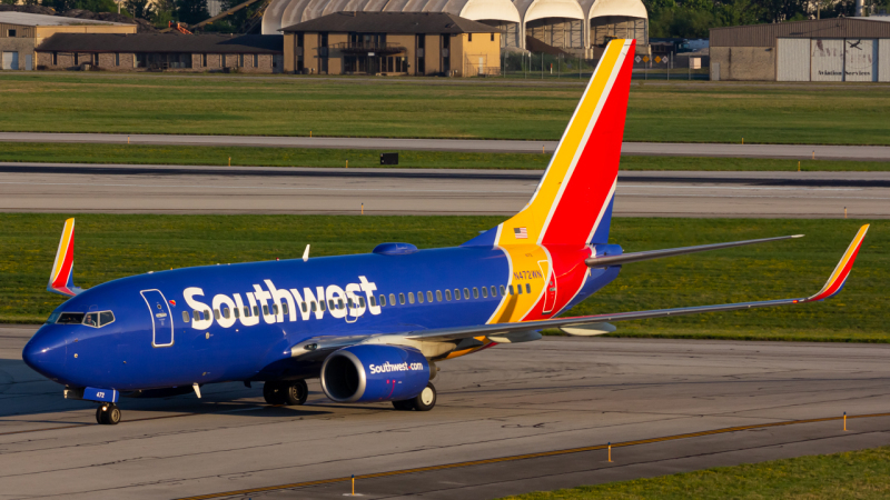 Photo of N472WN - Southwest Airlines Boeing 737-700 at CMH on AeroXplorer Aviation Database