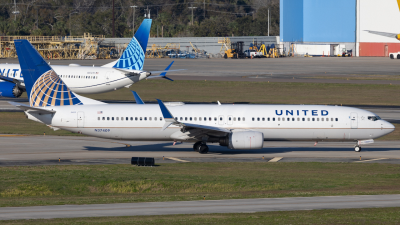 Photo of N37409 - United Airlines Boeing 737-900ER at TPA on AeroXplorer Aviation Database