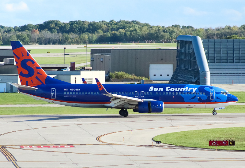 Photo of N804SY - Sun Country Airlines Boeing 737-800 at MKE on AeroXplorer Aviation Database