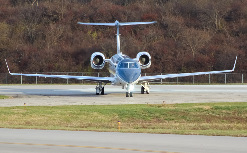 Photo of N32SF - PRIVATE  Embraer E-135BJ at LUK  on AeroXplorer Aviation Database