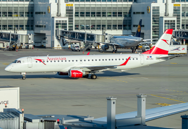 Photo of OE-LWJ - Austrian Airlines Embraer E195 at MUC on AeroXplorer Aviation Database