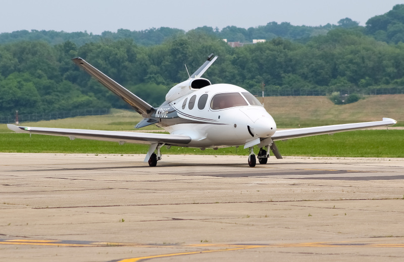 Photo of N316GE - PRIVATE  Cirrus Vision  at LUK on AeroXplorer Aviation Database