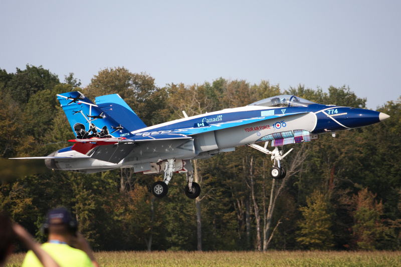 Photo of 188774 - Royal Canadian Air Force McDonnell Douglas CF-118 Hornet at YXU on AeroXplorer Aviation Database