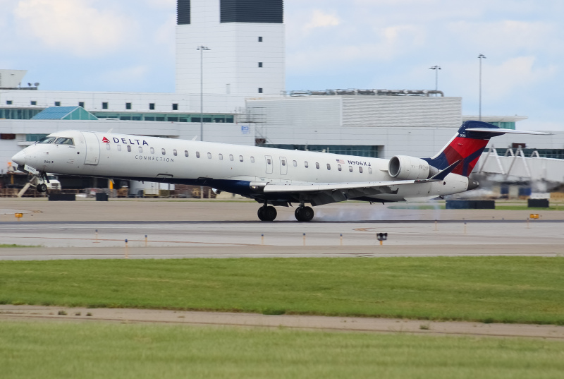 N906xj Delta Connection Mitsubishi Crj 900 By Mitchell Roetting Aeroxplorer Photo Database 1428