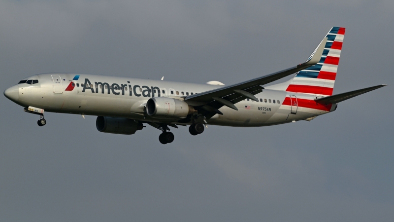 Photo of N975AN - American Airlines Boeing 737-800 at DFW on AeroXplorer Aviation Database