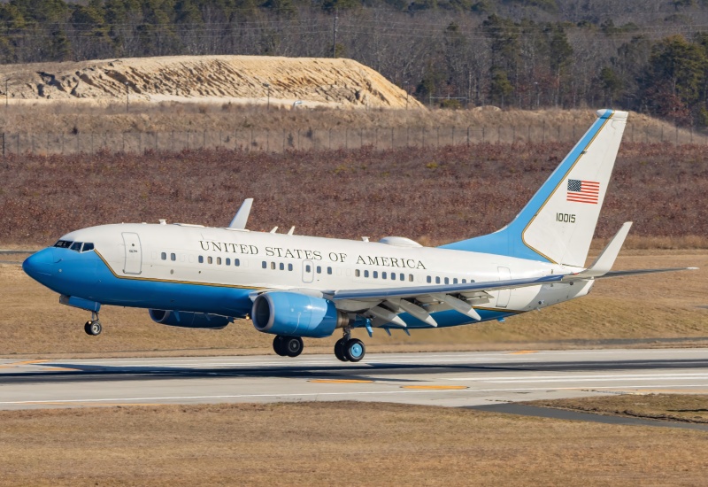 Photo of 01-0015 - USAF - United States Air Force Boeing C-40 at ACY on AeroXplorer Aviation Database