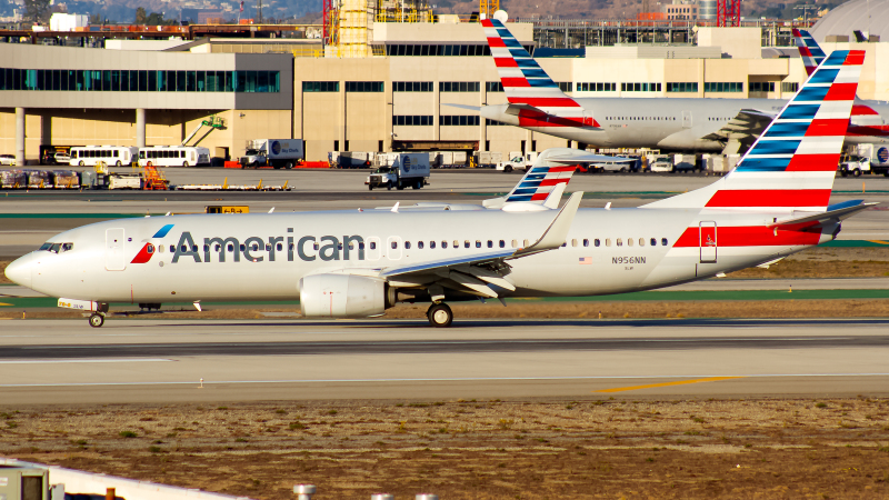Photo of N956NN - American Airlines Boeing 737-800 at LAX on AeroXplorer Aviation Database