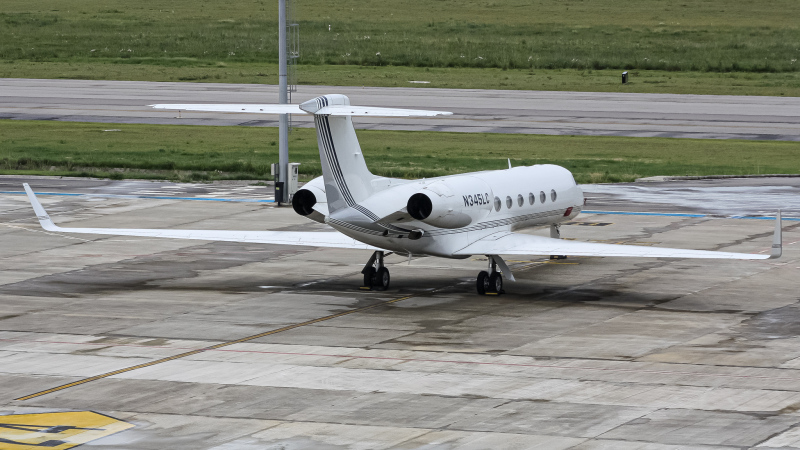 Photo of N345LC - PRIVATE Gulfstream G550 at FLN on AeroXplorer Aviation Database