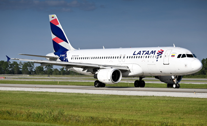 Photo of CC-BAR - LATAM Airbus A320 at MCO on AeroXplorer Aviation Database