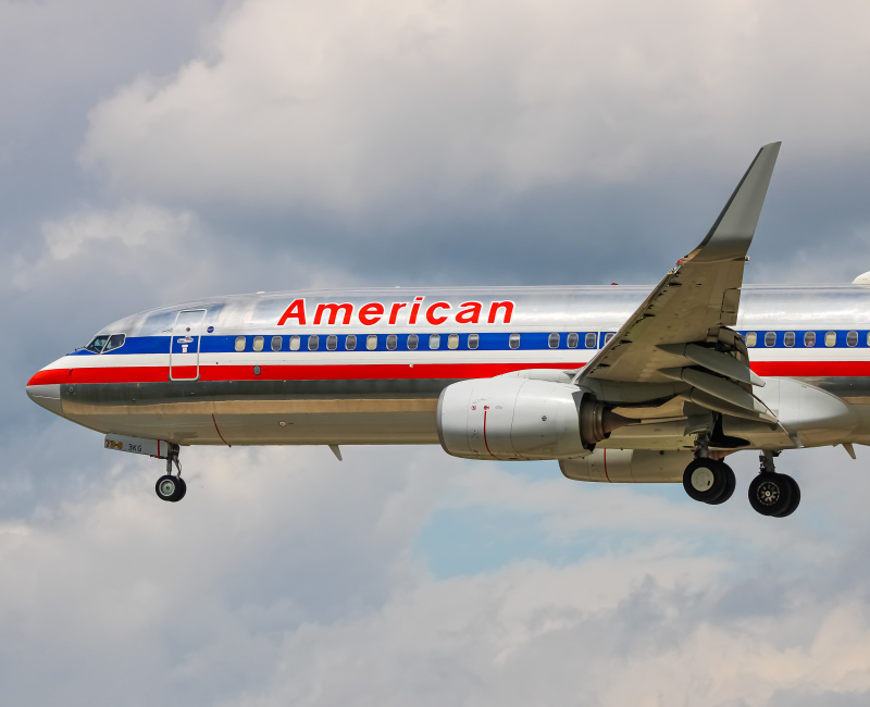 Photo of N921NN - American Airlines Boeing 737-800 at BWI on AeroXplorer Aviation Database
