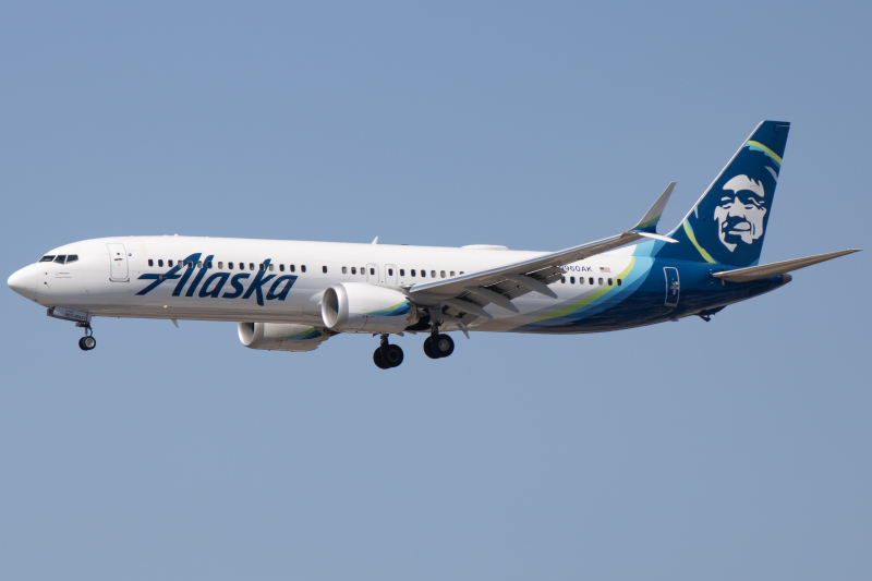 Photo of N960AK - Alaska Airlines Boeing 737 MAX 9 at SAN on AeroXplorer Aviation Database