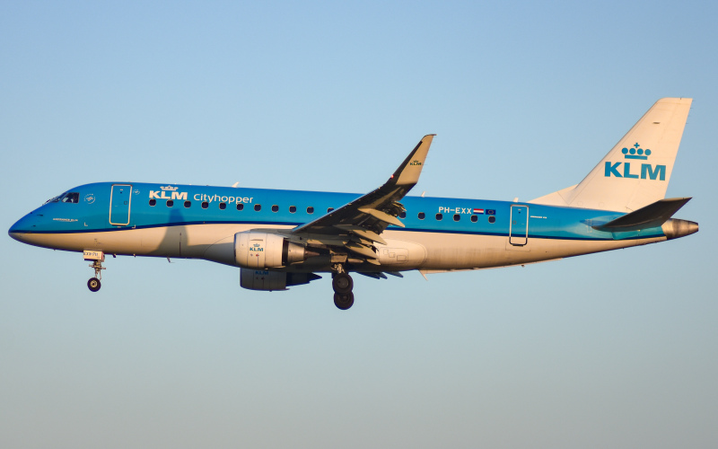 Photo of PH-EXX - KLM CityHopper Embraer E175 at NWI on AeroXplorer Aviation Database