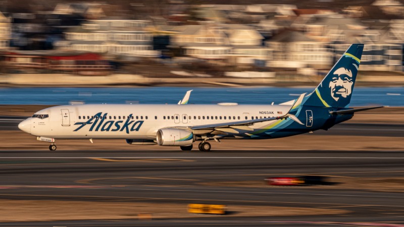 Photo of N263AK - Alaska Airlines Boeing 737-900ER at BOS on AeroXplorer Aviation Database