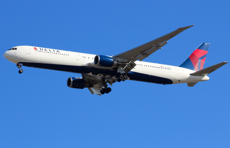 Photo of N843MH - Delta Airlines Boeing 767-400ER at CVG on AeroXplorer Aviation Database